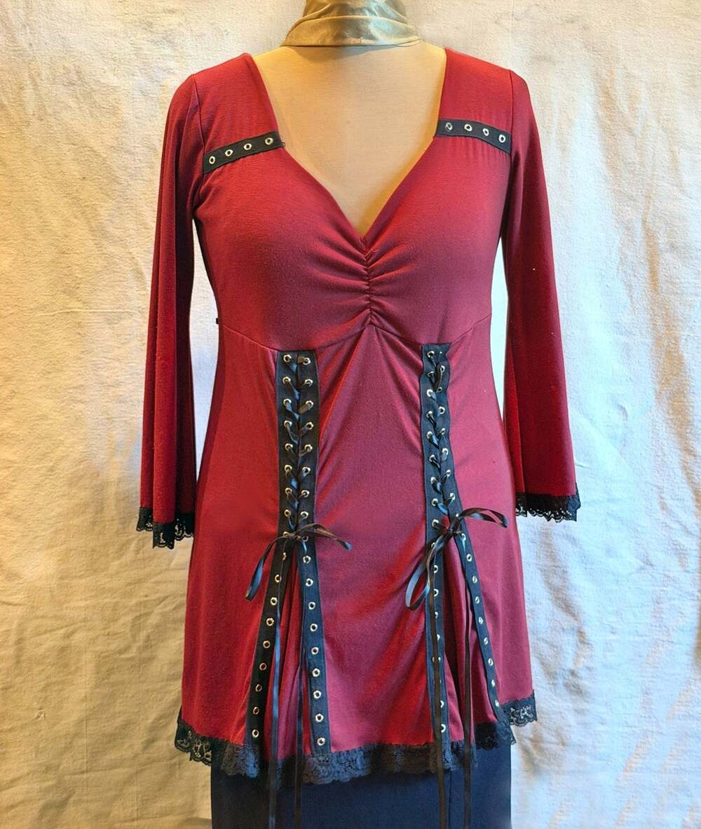 Dare to Wear 1X Garnet Red Gothic Corset Lace Up Tunic Top Lace Trim USA